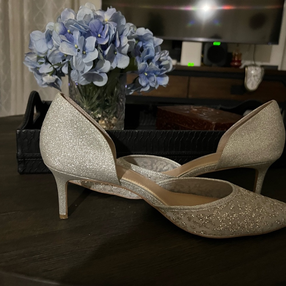 Elegant Silver Glitter Women's Shoes - Picture 3 of 6